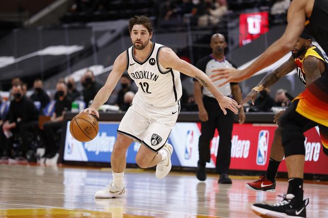 中国男篮不敌塞尔维亚 李凯尔6分4板赵睿13分