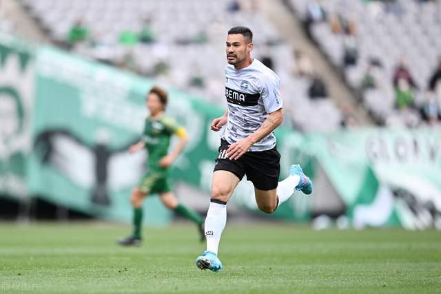 中国男篮不敌塞尔维亚 李凯尔6分4板赵睿13分